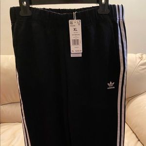 Women’s XL Adidas three stripes Cotton and polyester black with white stripes